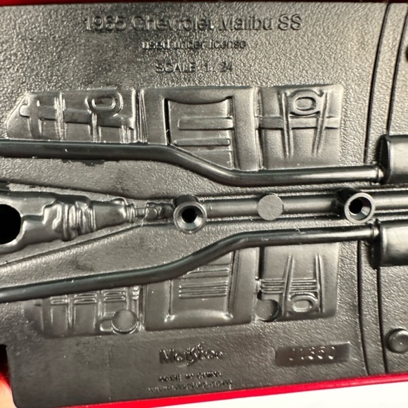 1965 Chevy Malibu SS, Red - Maisto 31258 - 1/24 Scale Diecast Model Toy Car - Picture 14 of 14